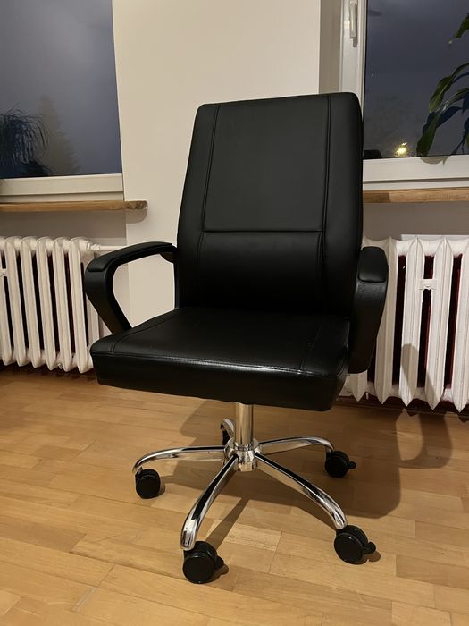 Elegancki fotel biurowy