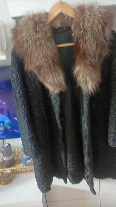 Kurtka z karakułów z kołnierzem z lisa