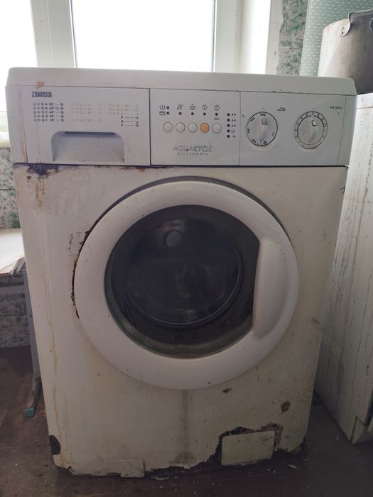 Пральна машинка zanussi