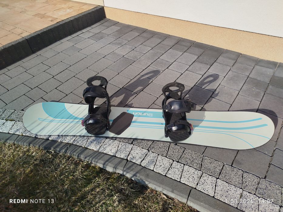 Deska snowboardowa  Burton z wiązaniamii