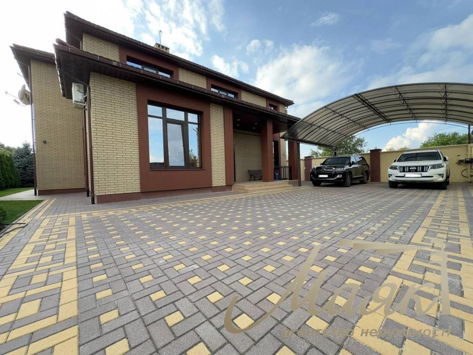 Крутий будинок з новим ремонтом в тихому місці.