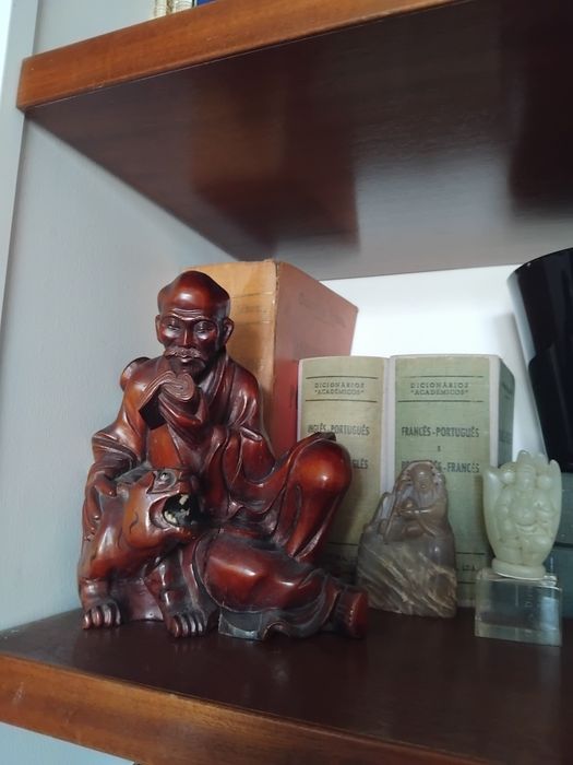 Figura de Imortal em pedra dura.