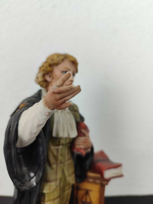 Escultura  de advogada Capodimonte