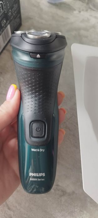 Продам бритву Philips