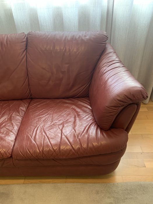 Sofá em pele verdadeira da marca Divani e Divani