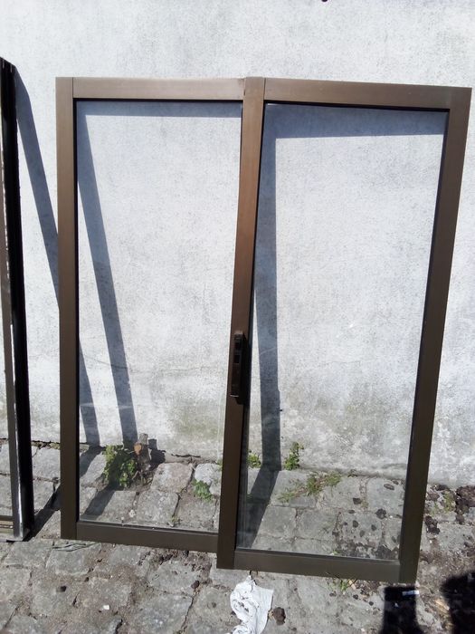 3 janelas de correr em alumínio de 1Vidro simples  em boas condições. Faço bom preço.  150 € as 3