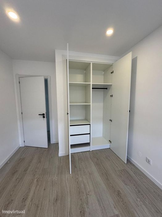 Fantástico Apartamento T2 Totalmente Remodelado com Parqueamento