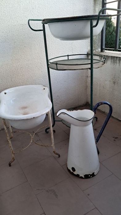 Conjunto de lavatório, jarro e bidé antigo