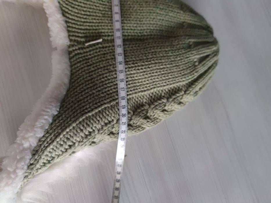 Zimowa czapka ciepła gruba wełniana z futerkiem ocieplana z pomponami