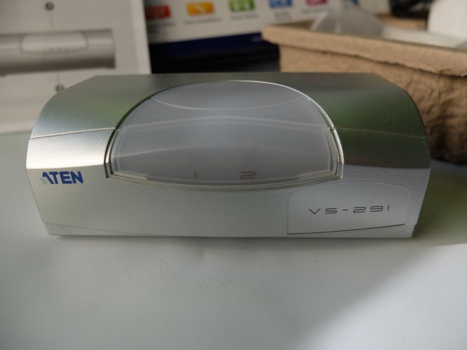 Van Cryst video switch 2/4 port video