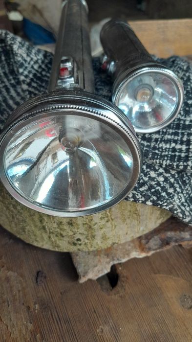 Фонарик большой и маленький.