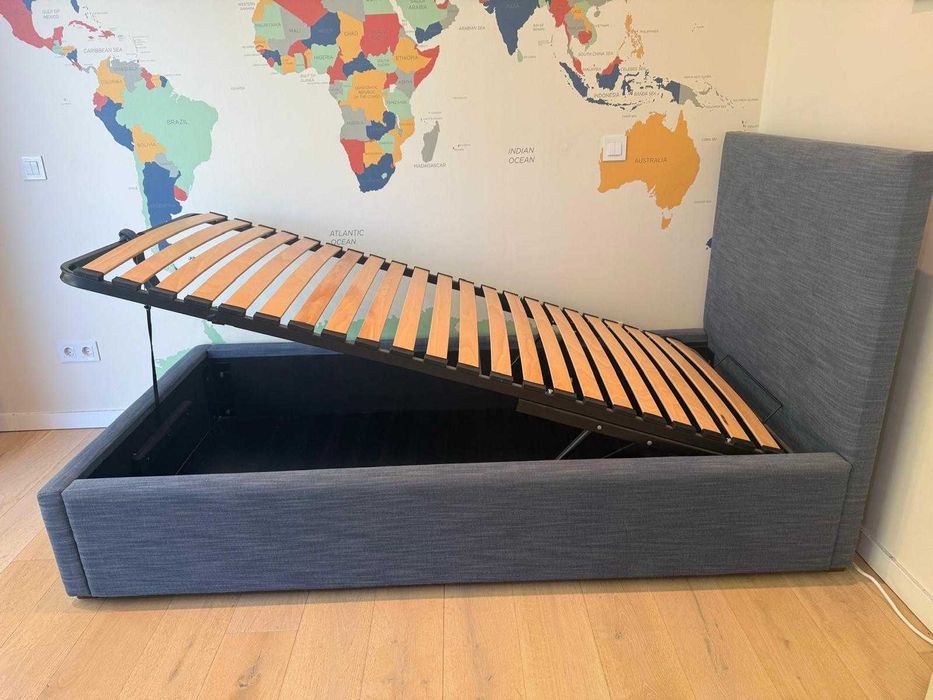 Cama individual tipo sommier em azul