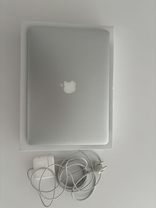 Silver MacBook Air495690643187978243