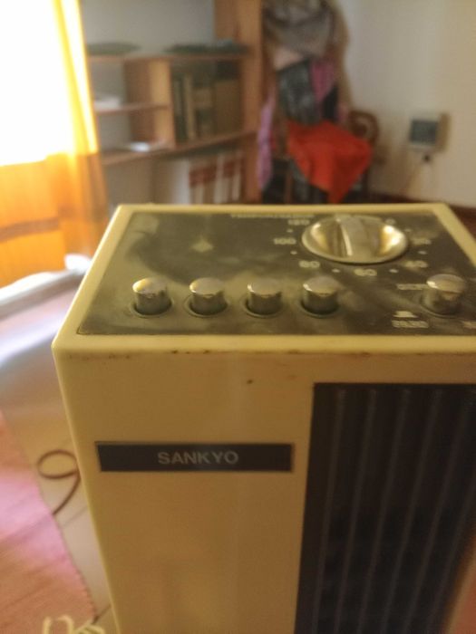 Torre de ventilação, branca, marca Sankyo