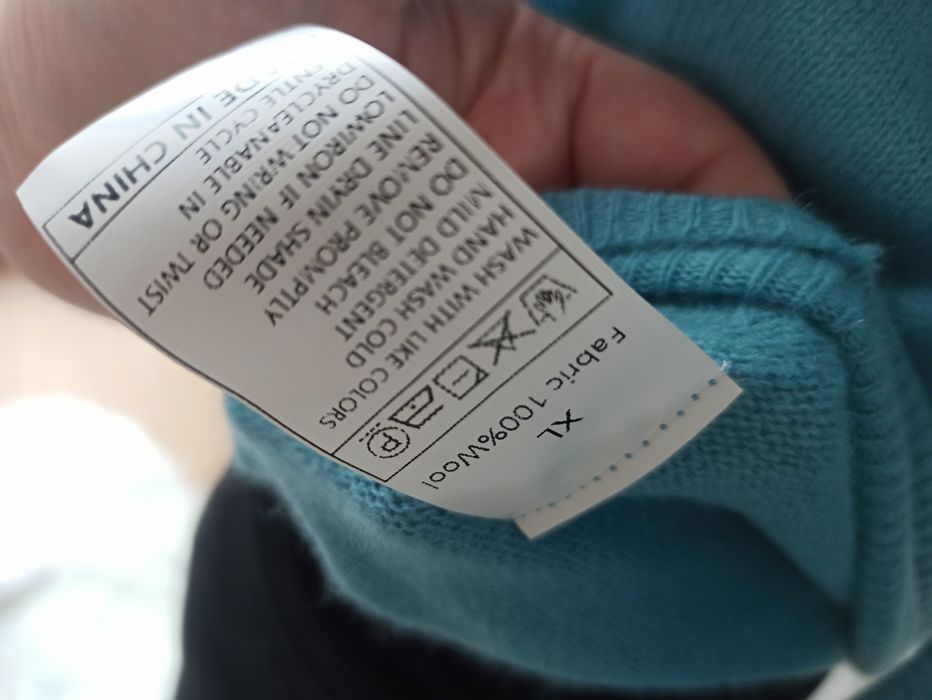 Elegancki turkusowy sweter dekolt V w serek v-neck wełniany M/38 puszy