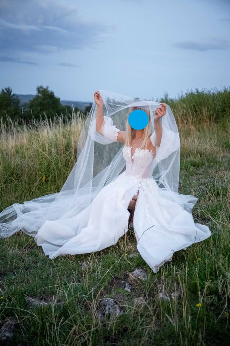Elegancka suknia ślubna KSIĘŻNICZKA z rozcięciem
