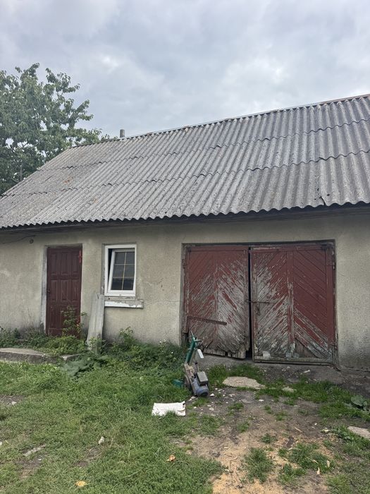 Продам будинок в м.Почаїв! 10 соток землі, гараж,сад та всі комунікації !