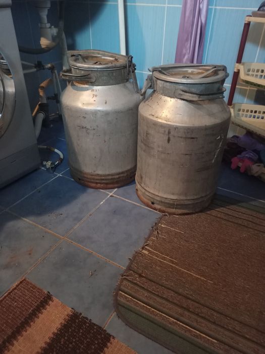 Продам бідон б/в.