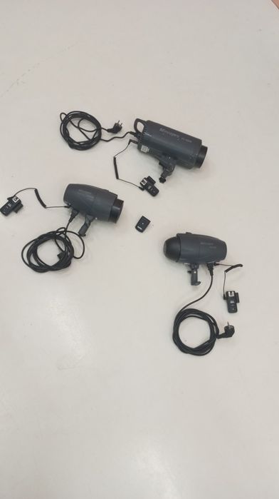 Вспышки студийные продам