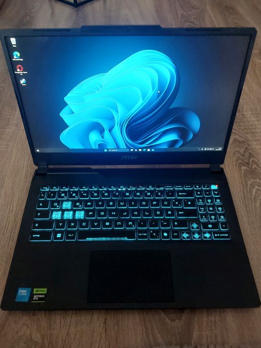 Laptop msi miesiąc temu kupiony nowy
