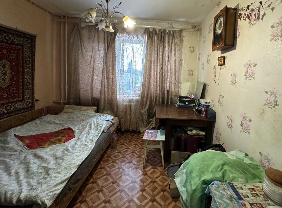 Продам 1 кімнатну гостинку 10 хвилин метро Індустріальна (Пролетарська