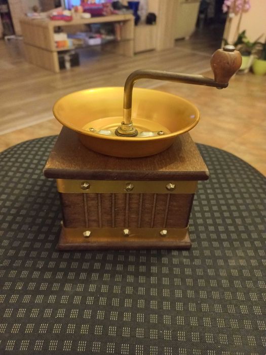 Młynek do kawy,zabytkowy,retro