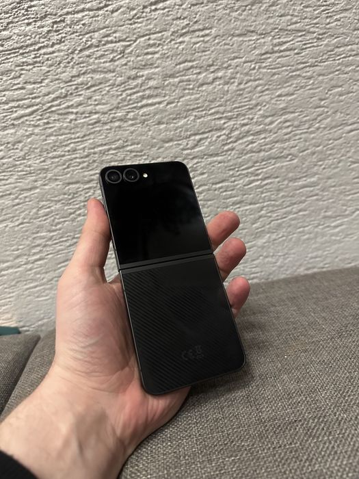 Samsung z flip 6 jak nowy, 0 cykli ladowania