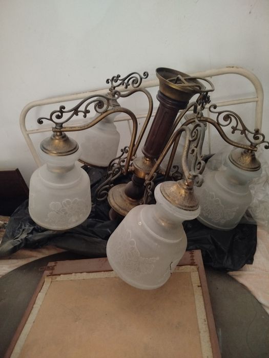 Vários candeeiros de teto