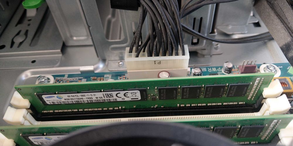 HP Z230 / XEON E3-1246 v3 / 256GB SDD / 1TB HDD / 8GB RAM ECC / NVIDIA K620