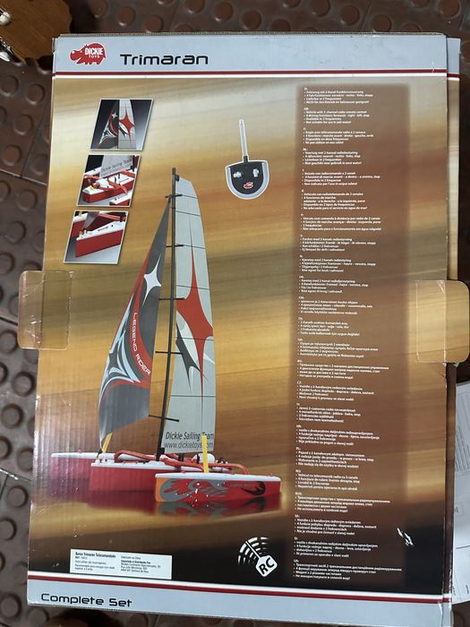 Barco Catamarã telecomandado "trimaran"