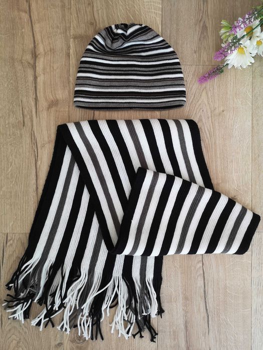 Komplet chłopięcy: czapka i szalik z frędzlami r.54-56