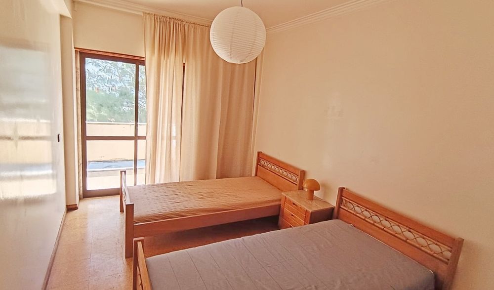 Spacious and bright 2-bedroom apartment with 3 balconies, 5 minutes from the beach