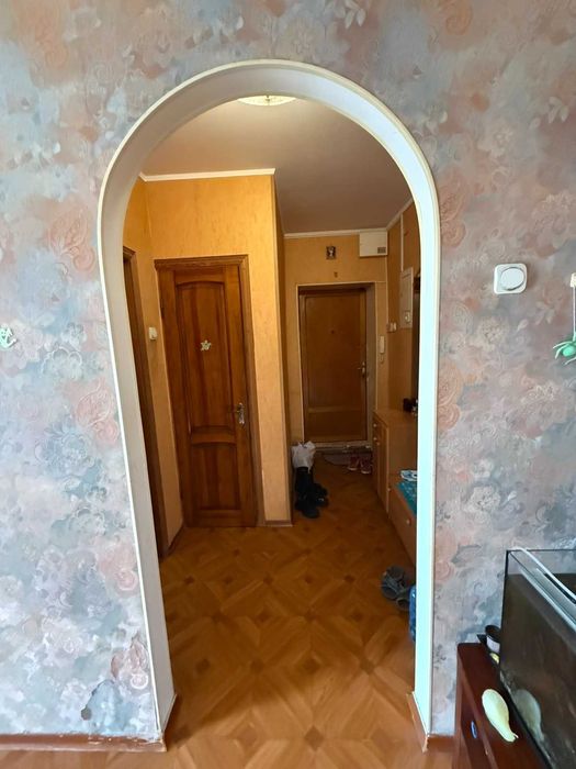 Продам 3-комнатную квартиру в центре города.