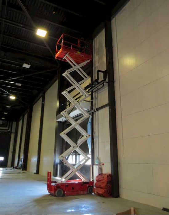 ОРЕНДА акумуляторного ножичного підйомника Пекканіска COMPACT 14