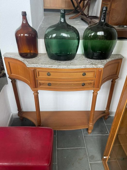 Credência de Madeira com Tampo em Marmore