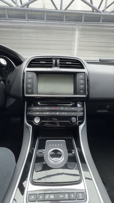 Jaguar XE, Prestige 2015