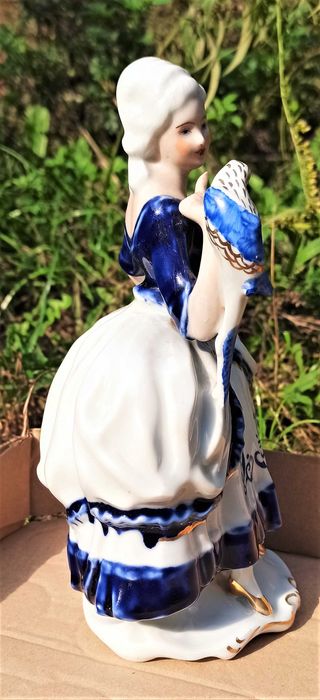 DIKOLENKO figurka porcelanowa DAMA Z PAPUGĄ sygn super stan