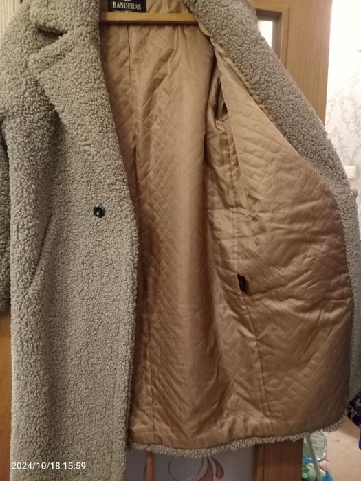 Пальто жіноче на 48 розмір.