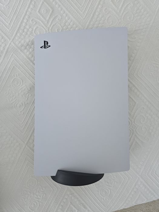 PS5 825GB + 2 comandos