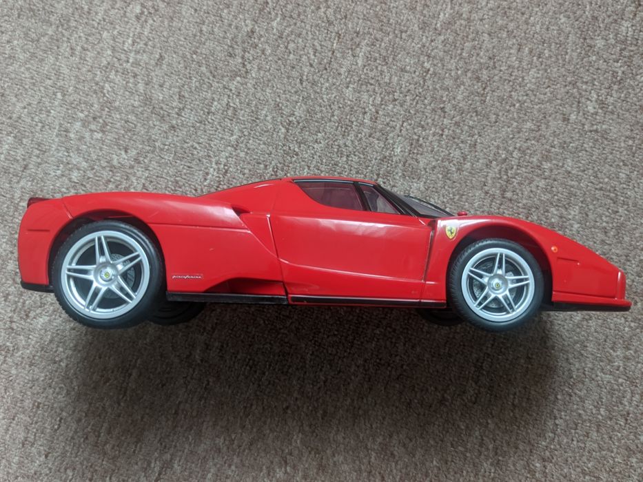 Автомобиль на радиоуправлении Ferrari Enzo Bluetooth 1:16 Silverlit