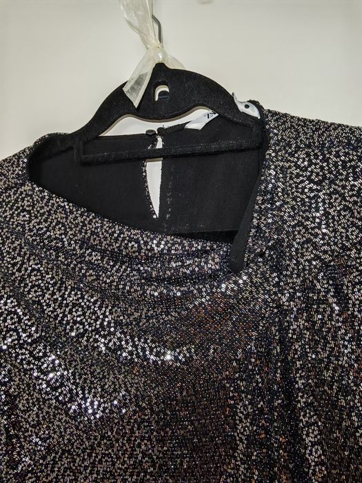 Blusa Zara preta com brilho.