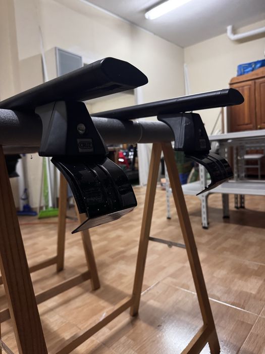 Barras tejadilho Cruz Airo T Dark para Peugeot 2008