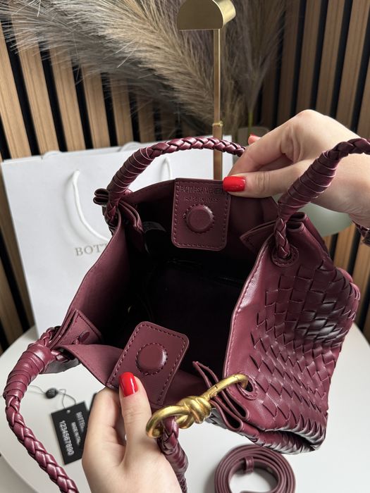 Сумка Bottega Veneta Intrecciato Shoulder Bag