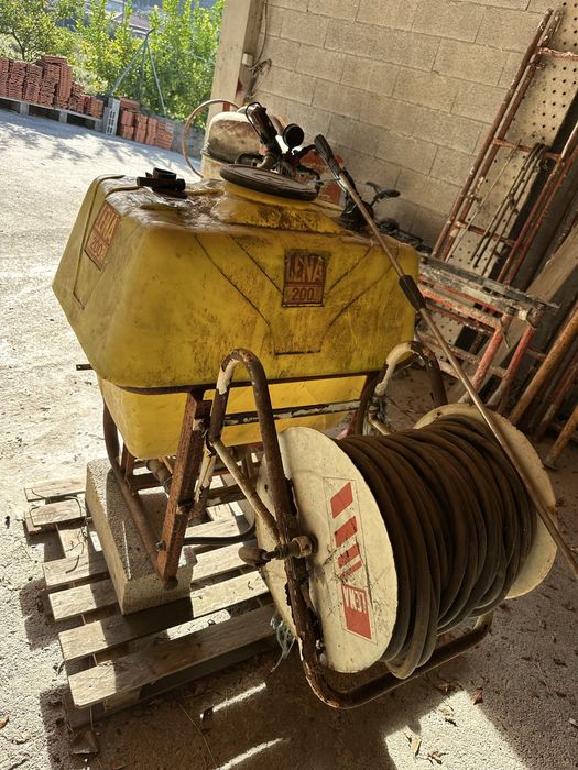 Vendo pulverizador 200l marca LENA