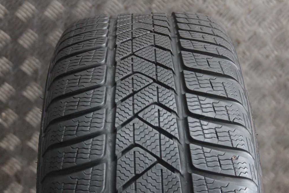245/45/18 Pirelli Sottozero 3 245/45 R18 100V XL RSC MOE RunFlat 23r