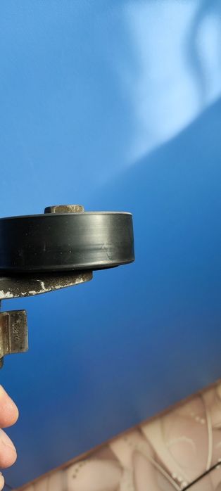 Натяжний механізм ременя генератора