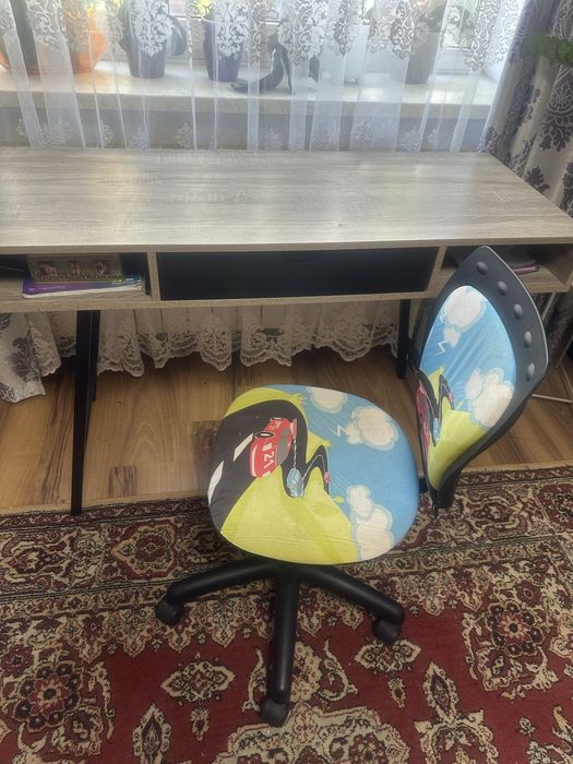 Продам стул для школи, стіл Jysk