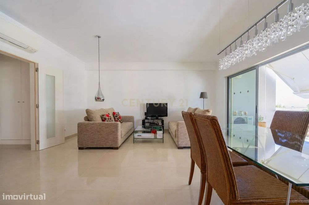 Apartamento T2 junto aos Mercados de Olhão, com elevador, garagem e ar