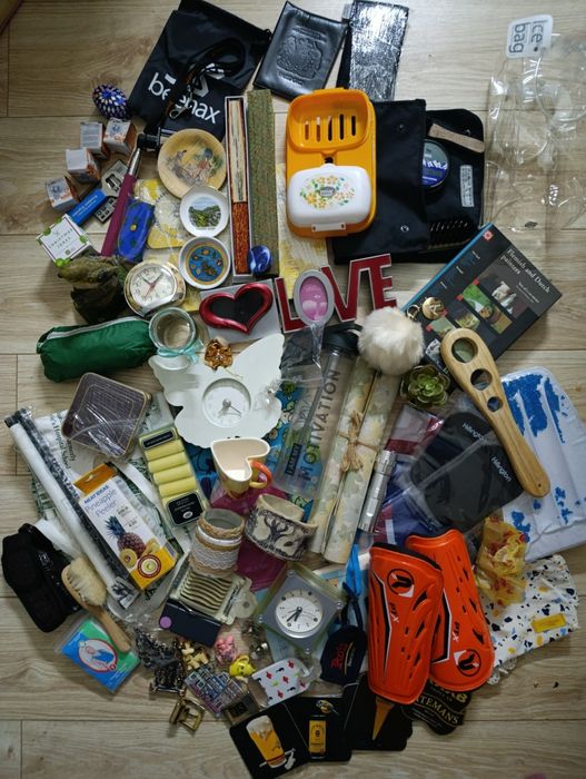 Ящик різних товарів з Англії, Брік брак