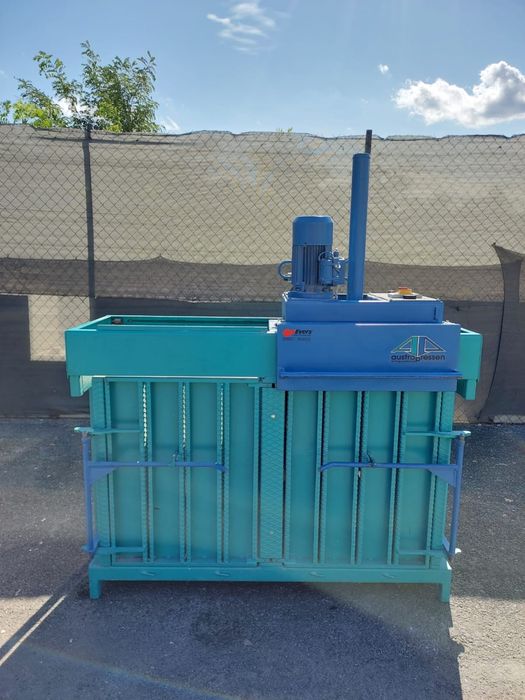 Belownica prasa dwukokorowa do foli makulatury kartonu odpadów śmieci